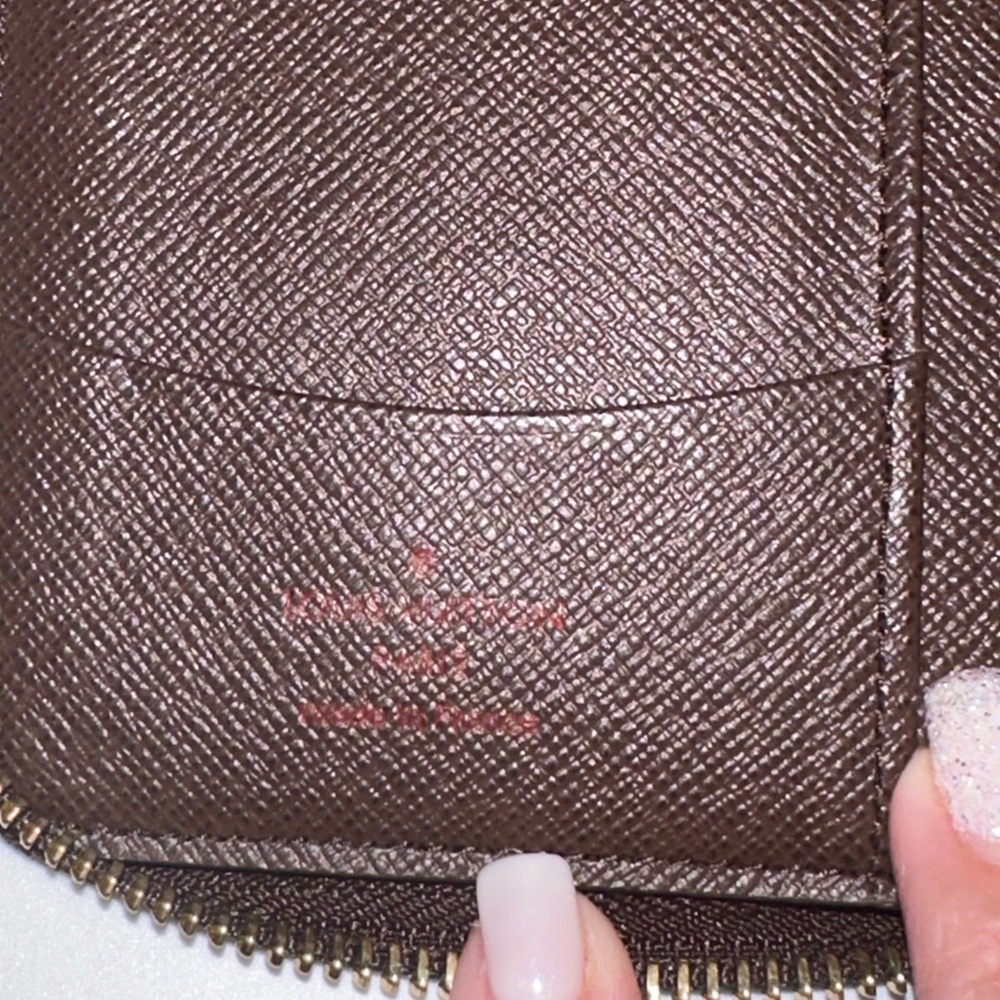 SOLD~Compact organizer wallet - Picture 4 of 8